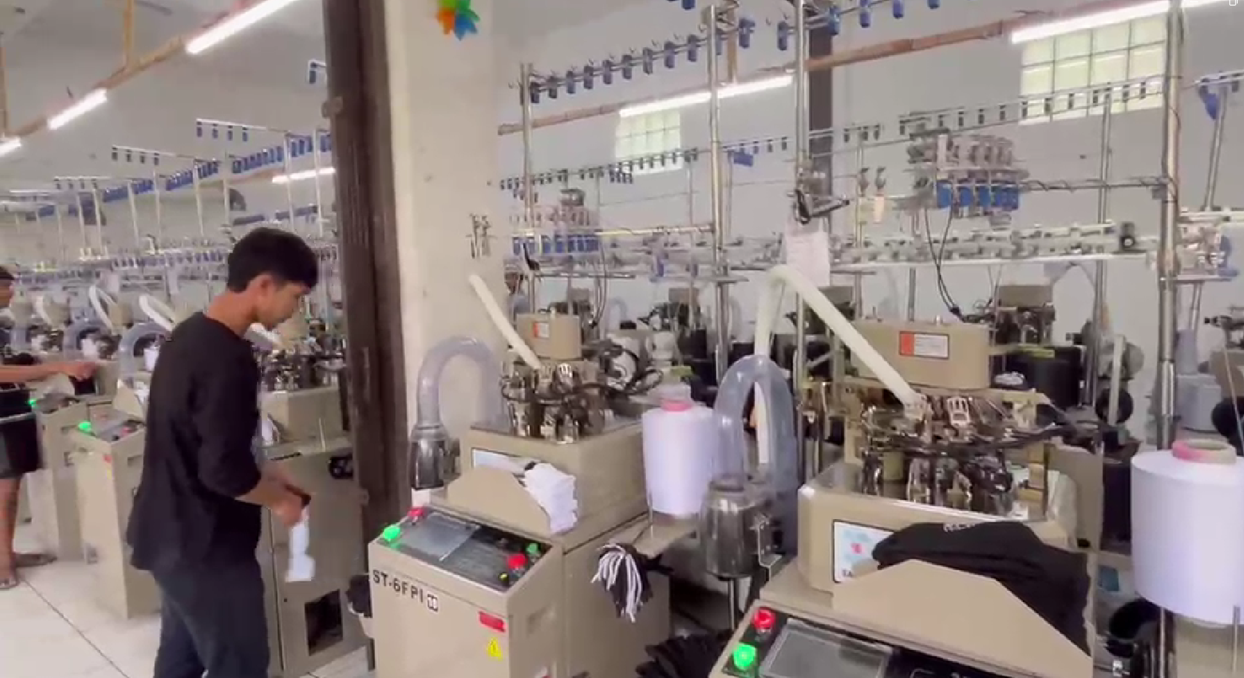 Mesin produksi kaos kaki